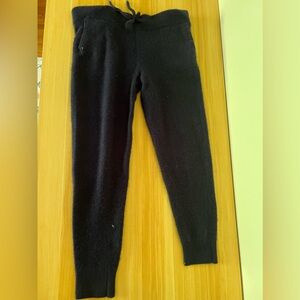 Quince - 100% cashmere sweatpants